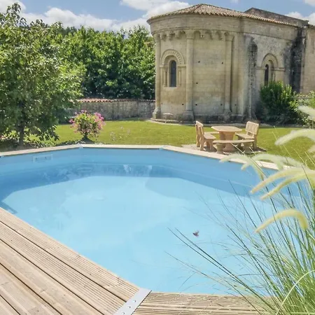 Two-bedroom Holiday In Salles Les Aulnay