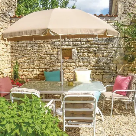 Two-bedroom Holiday In Salles Les Aulnay