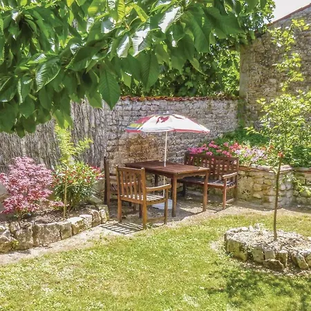 Two-bedroom Holiday In Salles Les Aulnay